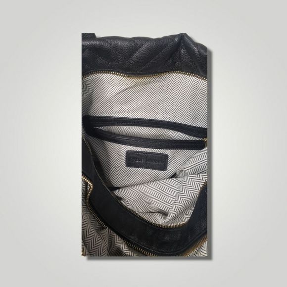 ❤️❤️ EUC Steve Madden Quilted Herringbone pattern Black Shoulder Bag❤️❤️ - Picture 6 of 7